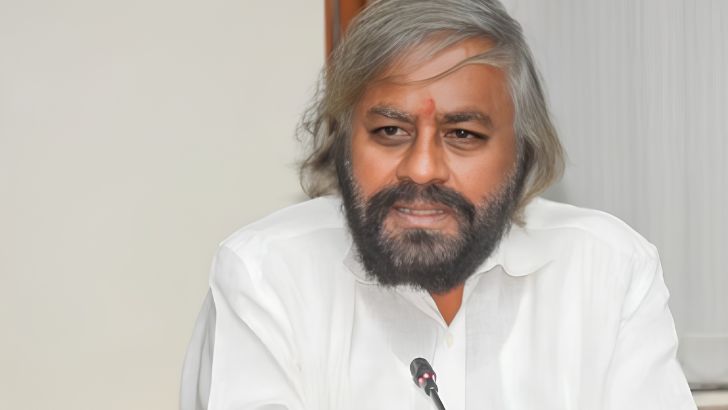 https://salarnews.in/public/uploads/images/newsimages/maannewsimage11072026_191002_Eshwar Khandre.jpg